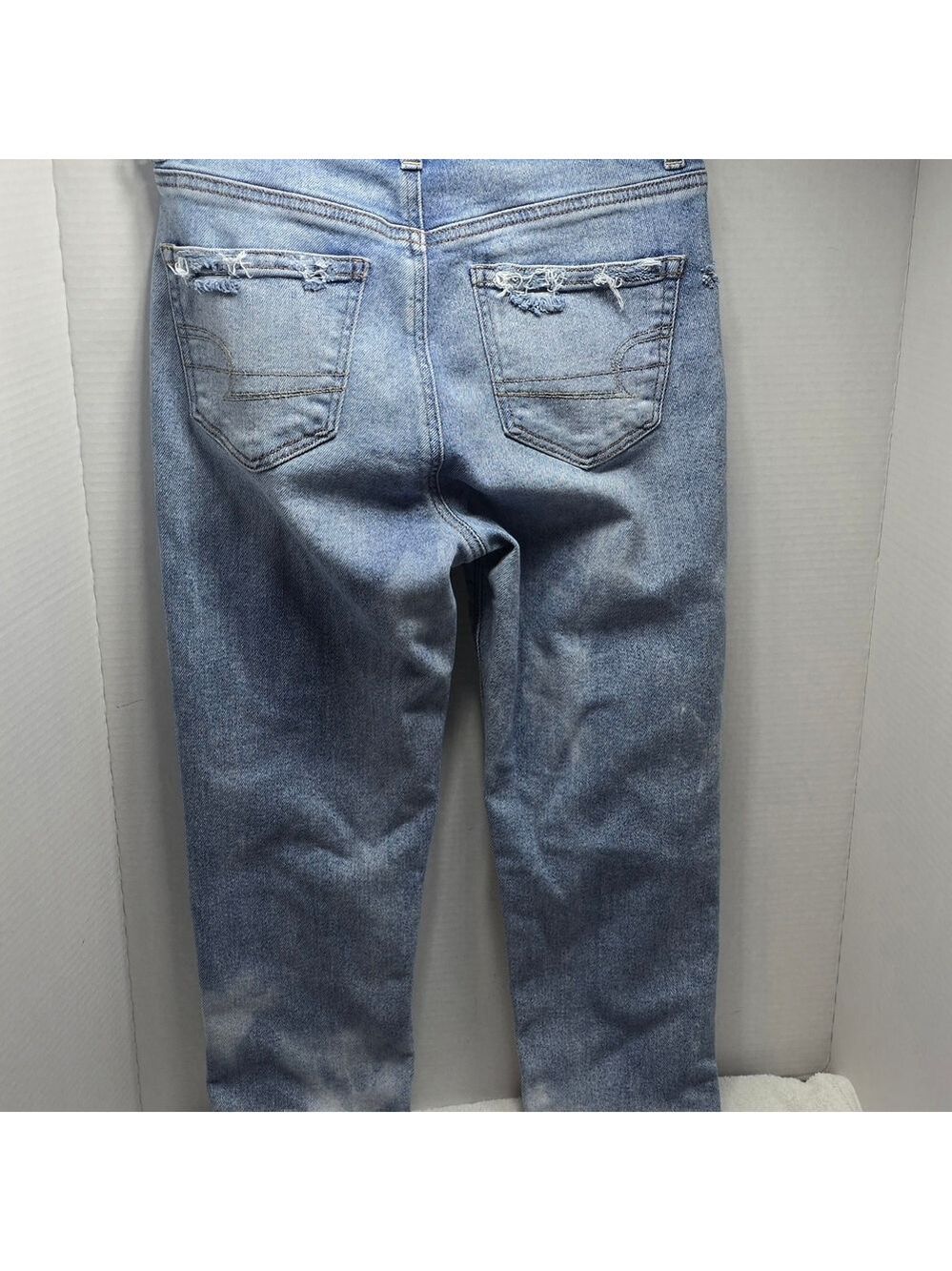 American Eagle Outfitters Light Blue Relaxed Jeans - Picture 8 of 16